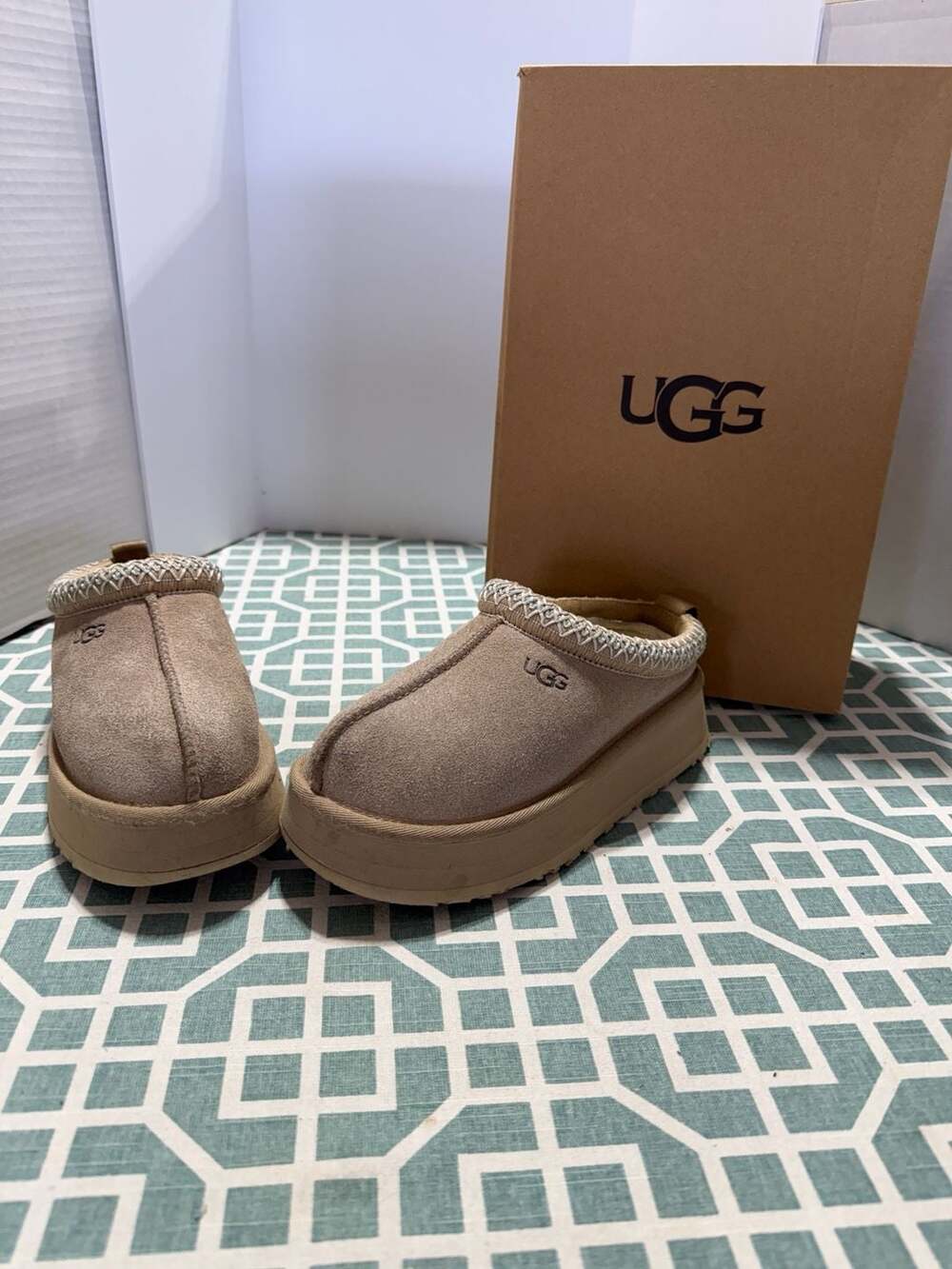 UGG Tazz Slipper Size 5 Sand Suede Platform
